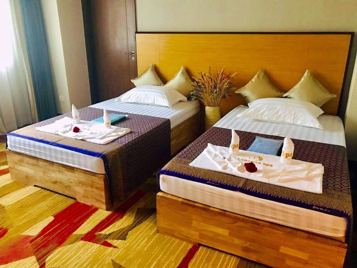 Summit Parkview Yangon Hotel Buitenkant foto