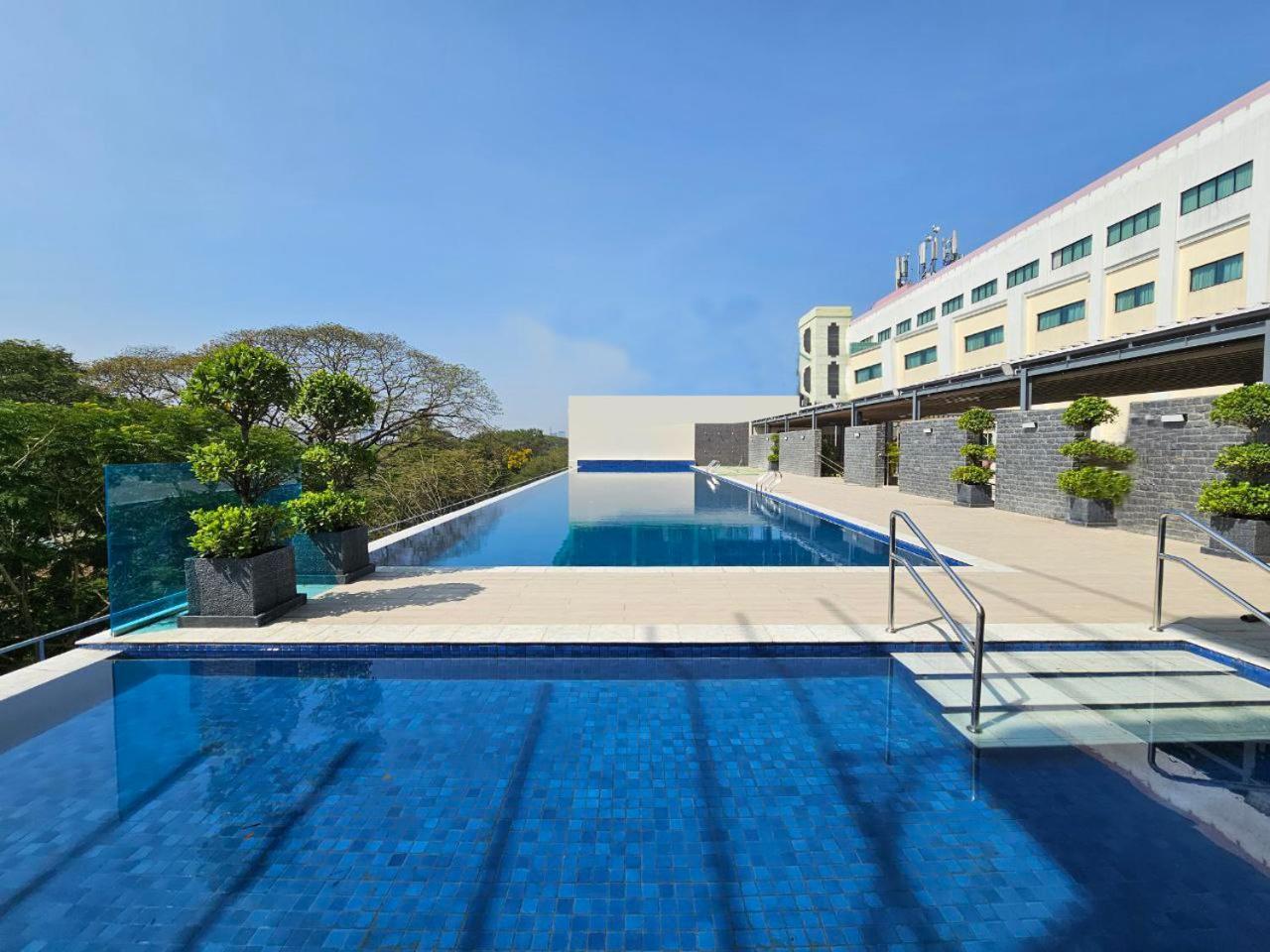 Summit Parkview Yangon Hotel Buitenkant foto