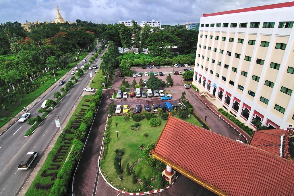 Summit Parkview Yangon Hotel Buitenkant foto