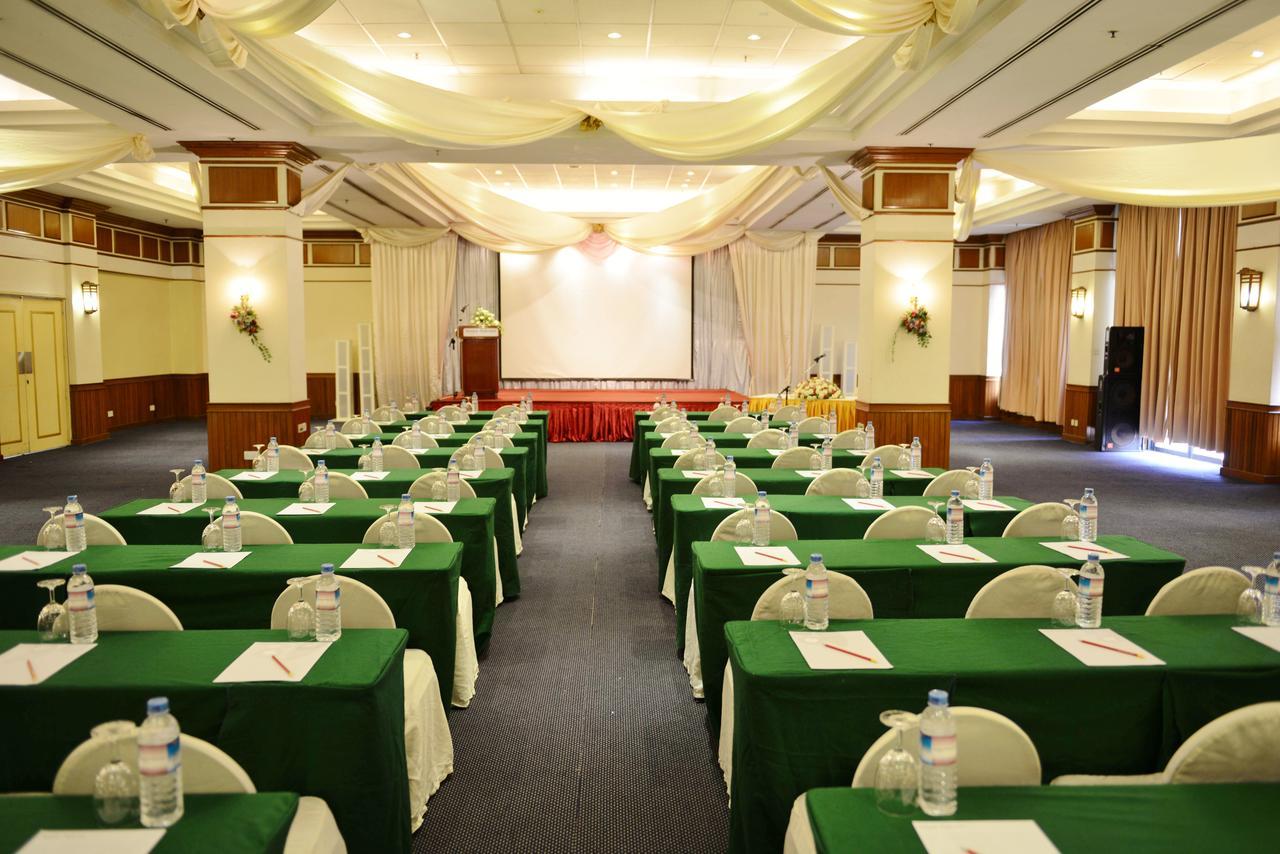 Summit Parkview Yangon Hotel Buitenkant foto