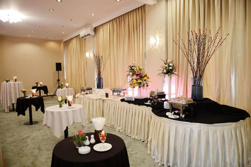 Summit Parkview Yangon Hotel Buitenkant foto