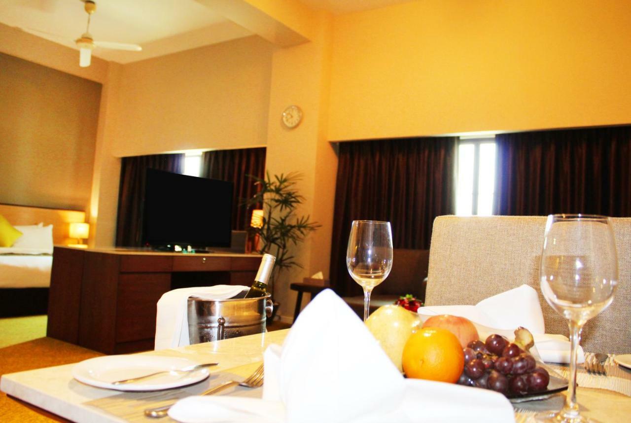 Summit Parkview Yangon Hotel Buitenkant foto